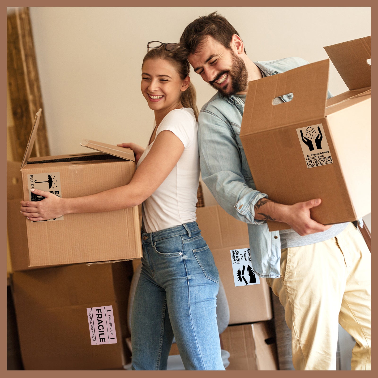 4x6 inch fan-fold labels for MUNBYN label printer, showing white adhesive label sheets stacked and ready for printing.