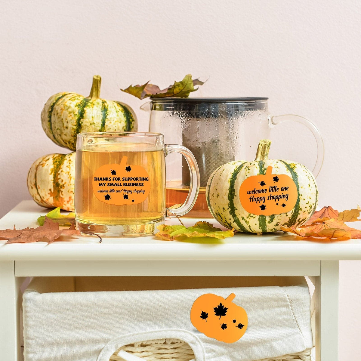 MUNBYN pumpkin-shaped thermal labels are perfect for Halloween crafts, decorations, personalized gifts, or even for product labelling at Halloween sales.
